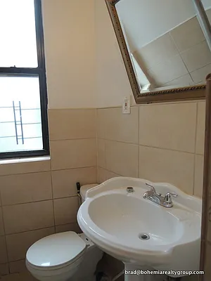 Rented by Bohemia Realty Group | media 36