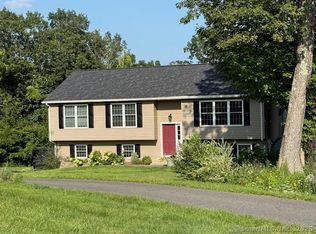 10 Hawthorne Ln, New Milford, CT 06776