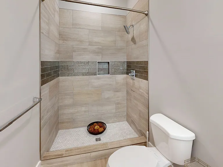 1310 Forest Ave — Photo 12