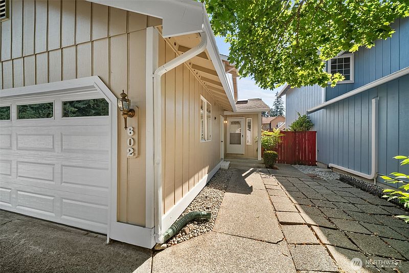 2nd image of 602 Malibu Drive SE