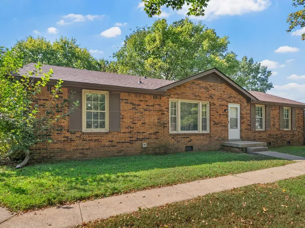 300 Hundred Oaks Dr, Clarksville, TN 37043