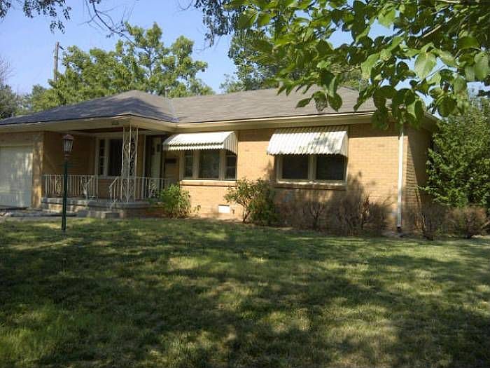 Corner Lot & Fenced Yard