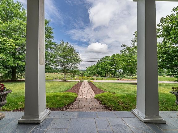 3rd image of 11 Pebble Hall Ln