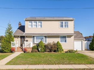 381 Michigan Ave, Massapequa Park, NY 11762