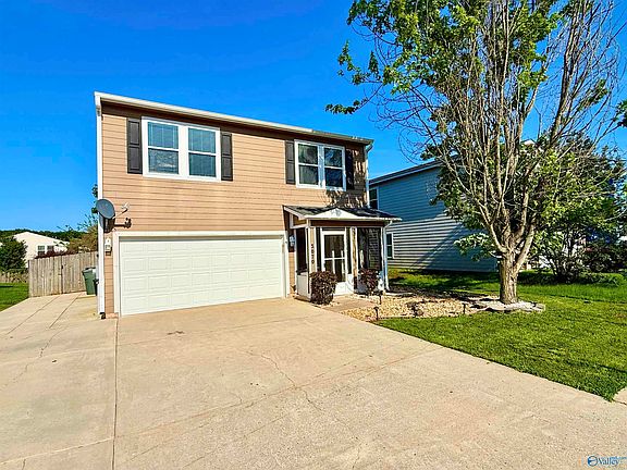 2nd image of 3070 Castlecreek Dr