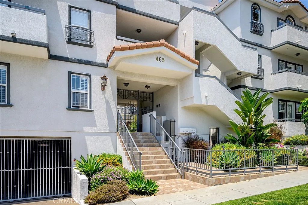 Building Photo - 465 E Magnolia Blvd #104