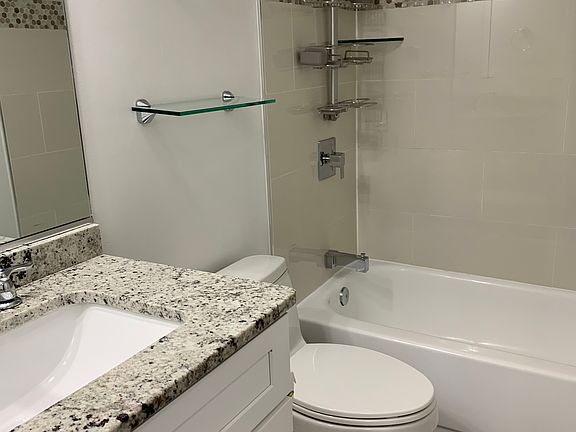 4th image of 1212 N Lasalle St #2001
