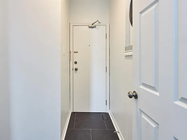 331 Catherine St #5 — Photo 10