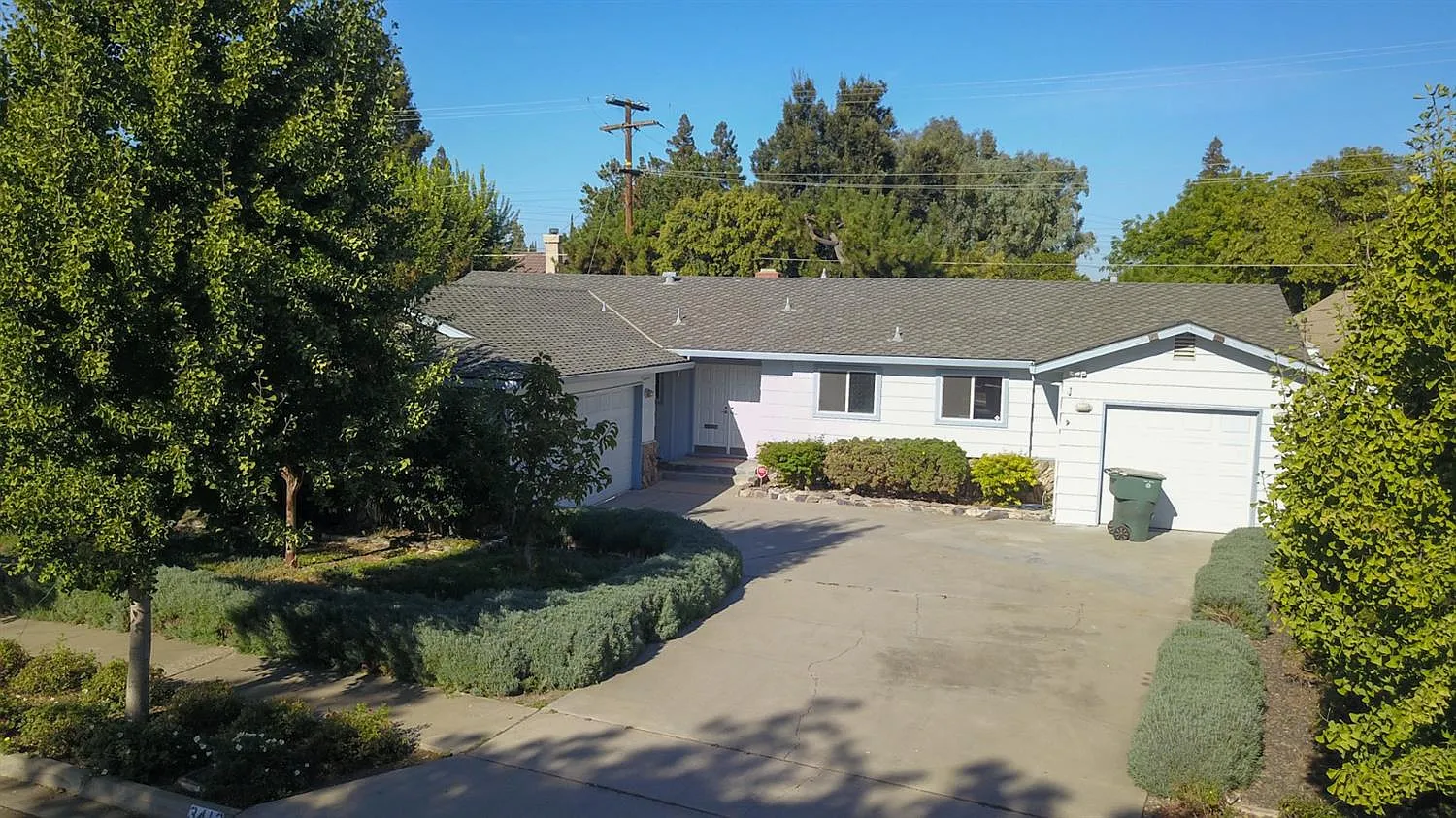 3412 Colonial Dr photo 1