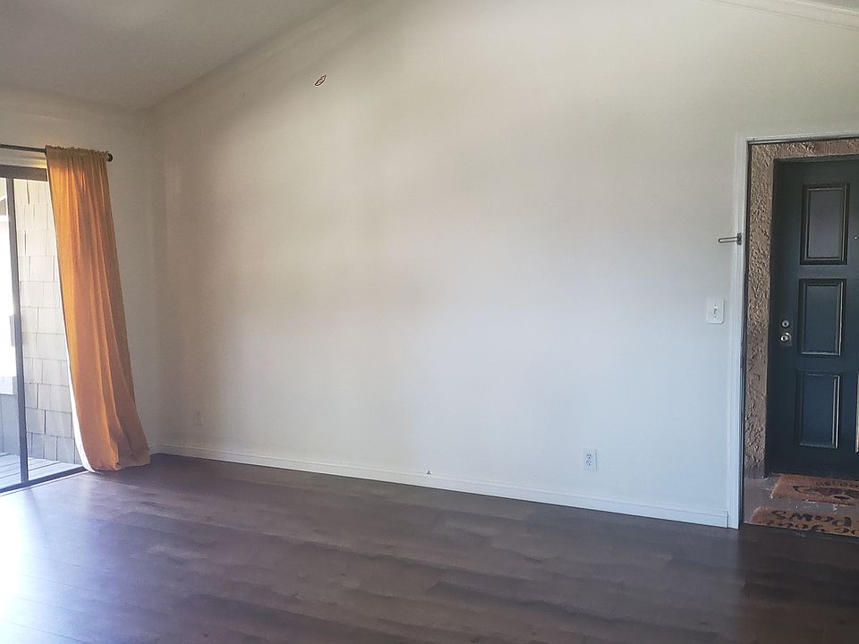 2nd image of 228 Springview #228