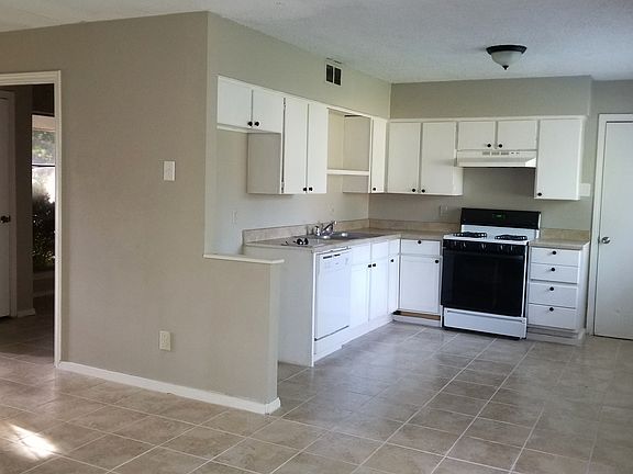 4th image of 2716 North Ave