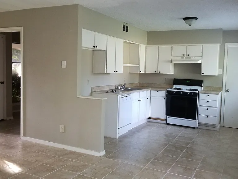 2716 N Ave — Photo 4