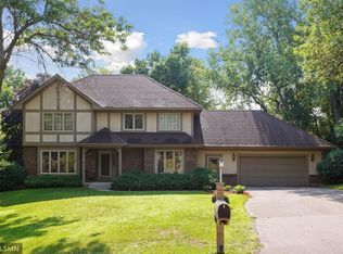 18401 Highpath Ln, Minnetonka, MN 55345