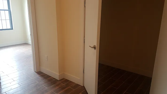 Rented by EXR | media 4