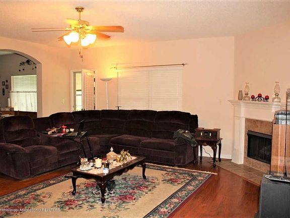 5th image of 7425 Carmon Dr