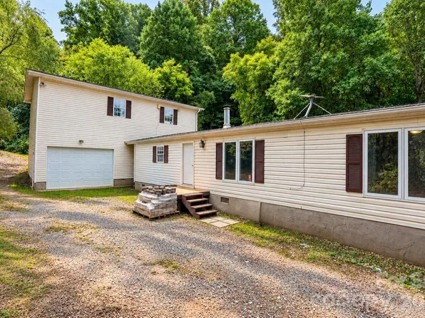 91 Walnut Dr, Leicester, NC 28748