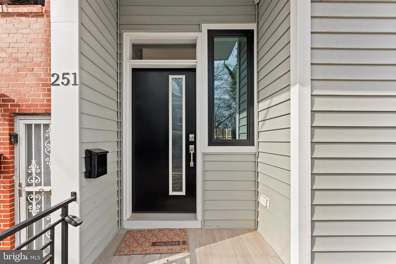 251 E Sharpnack St photo 1
