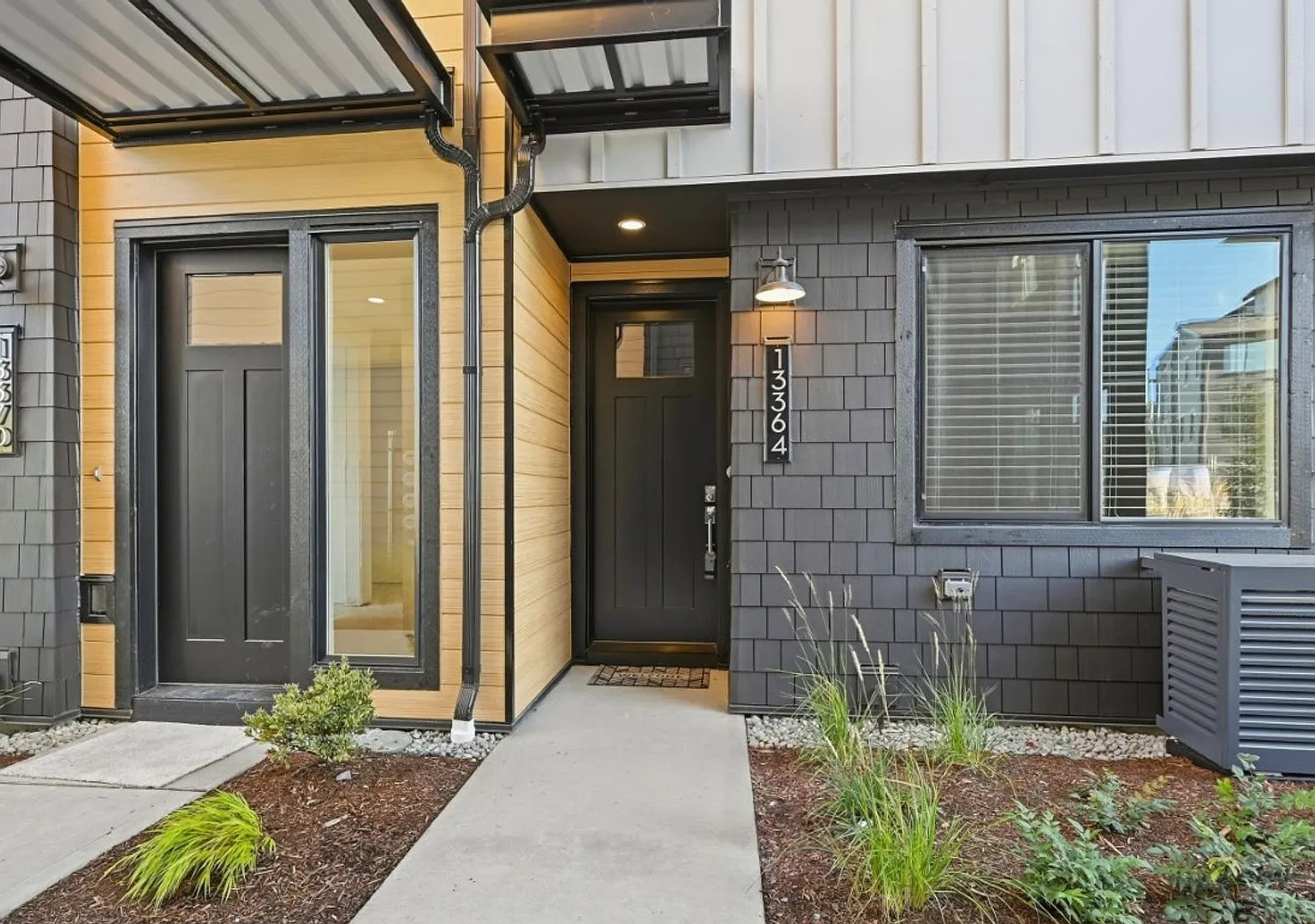 3Bd/3Ba Woodinville Townhome — Photo 1