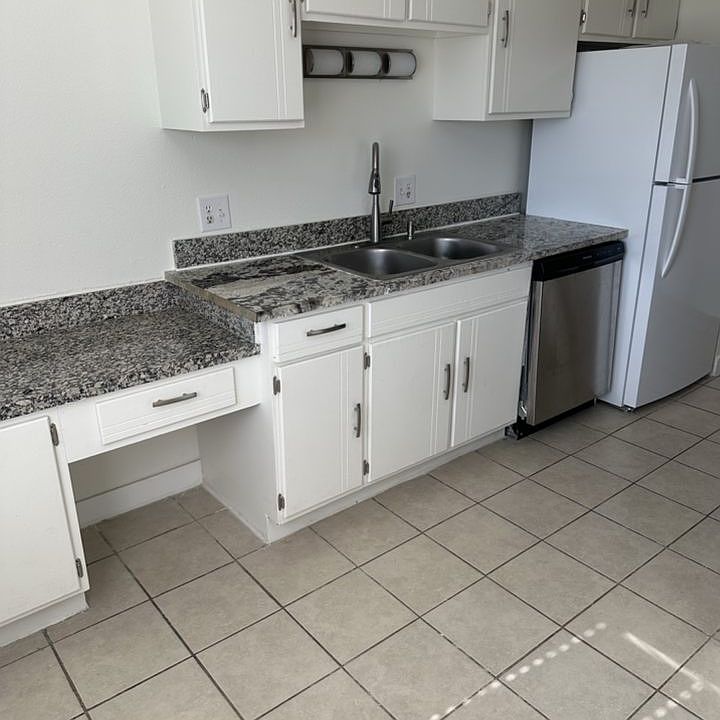 One side of kitchen countertop from nook