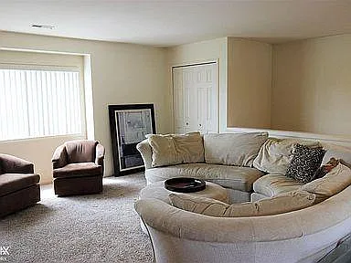 2 bed, 1000 sqft, $1,350 — Photo 4