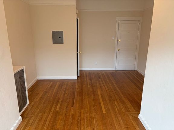 4th image of 1060 Cole St #8