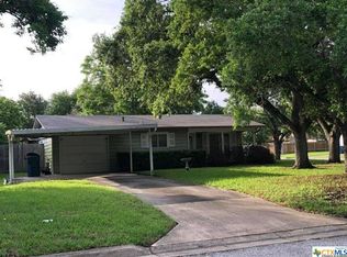 202 Bowie St, Port Lavaca, TX 77979