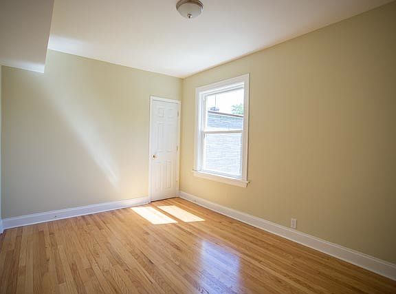 5th image of 1055 N Kilbourn Ave APT 1