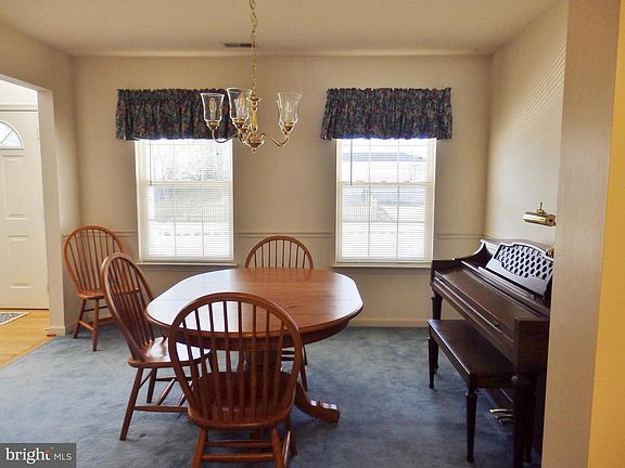 4th image of 45895 Meadowlark Dr
