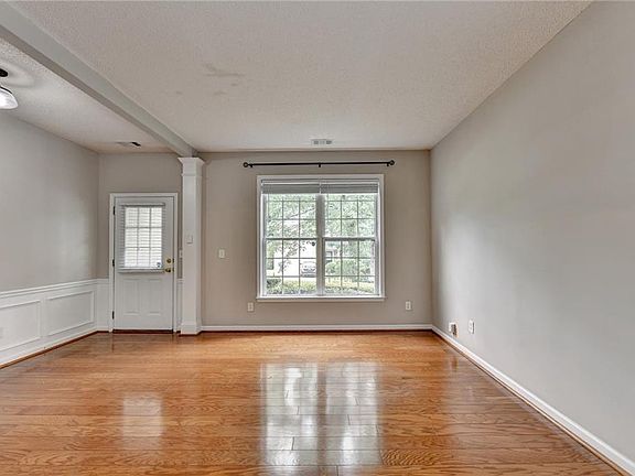 5th image of 565 Alstonefield Dr