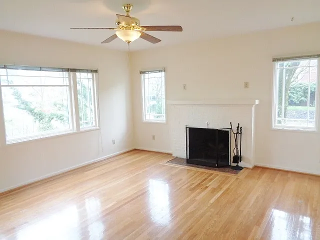 ne12a — Photo 2