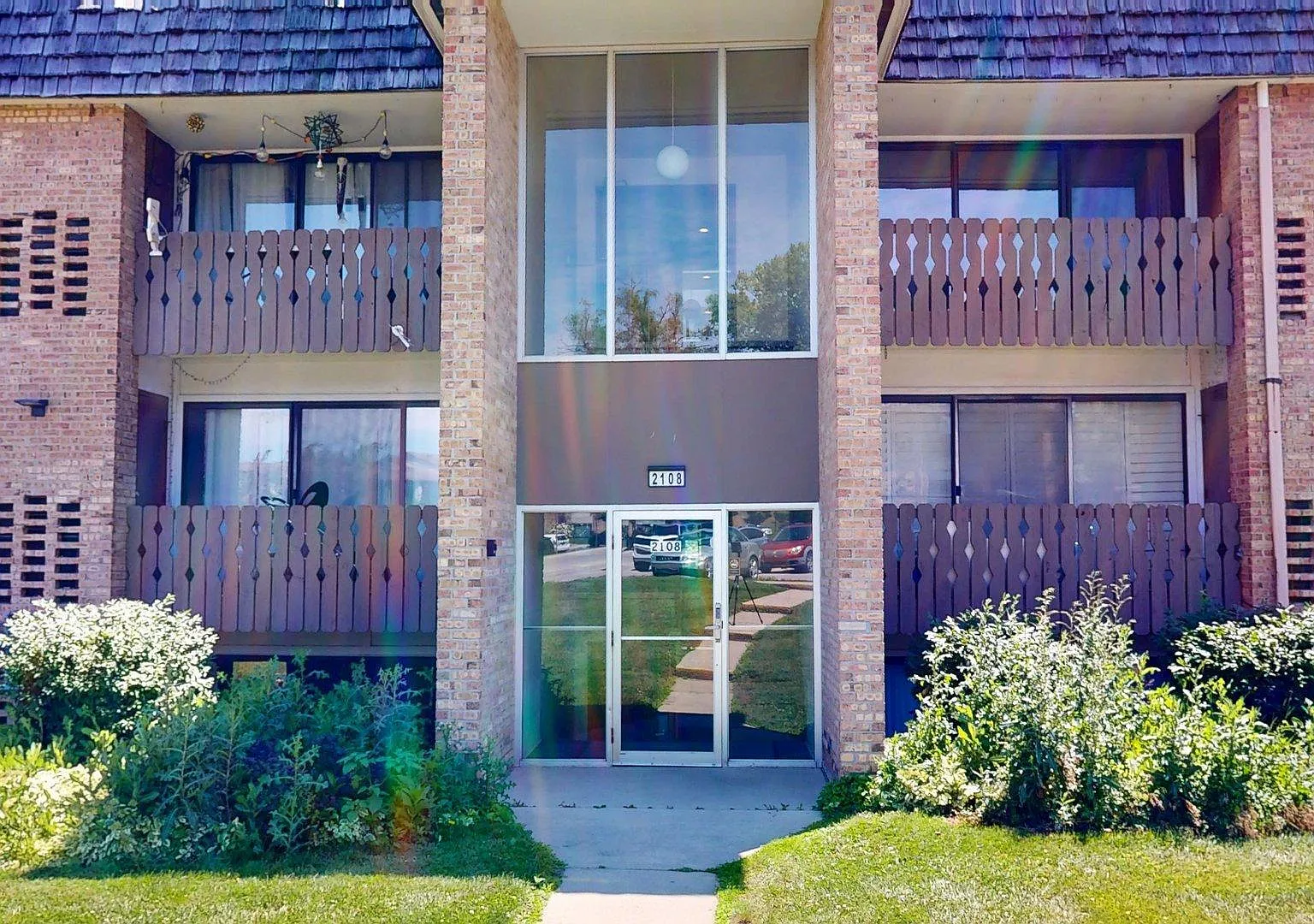 2 bed, 1.0 bath, 923 sqft, $1,600 — Photo 2