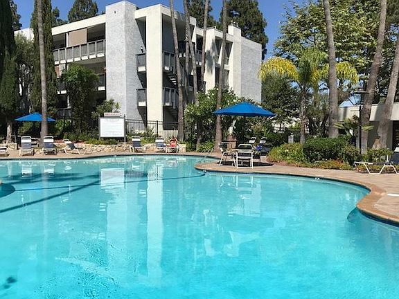 Lovely upgraded pool area