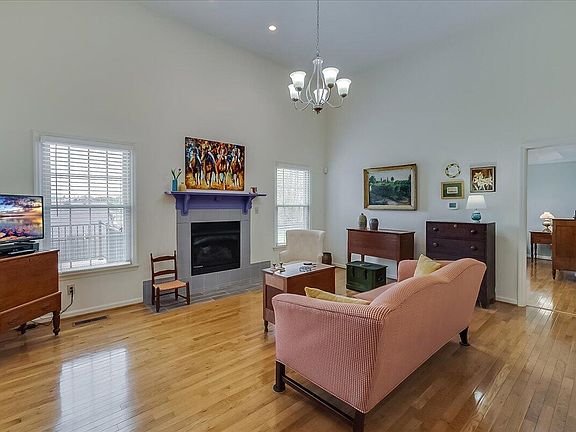 3rd image of 1116 Aderly Ln