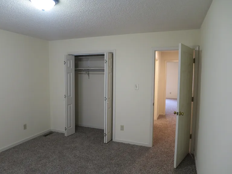 441 Eagle Brook Dr — Photo 14