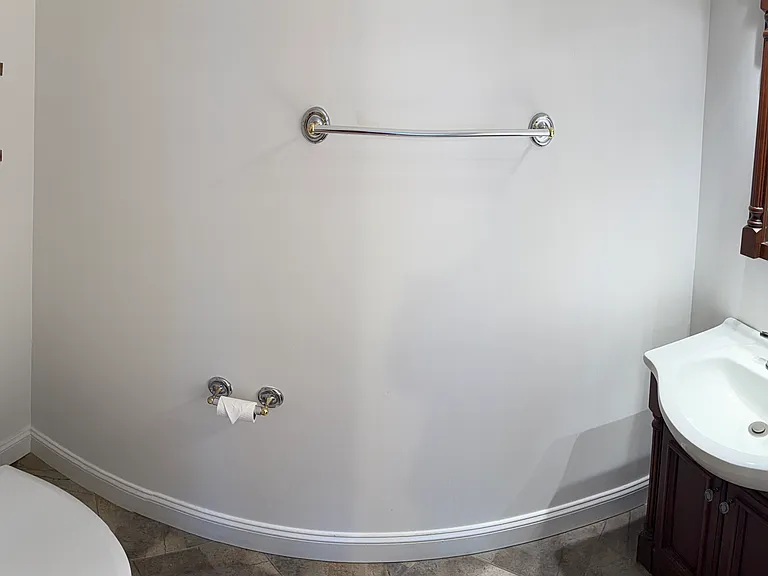 220 Gross Ave — Photo 42