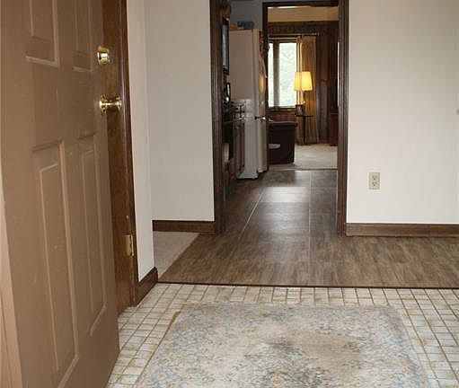 2nd image of 102 Spyglass Ln