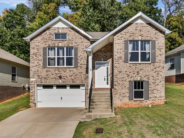 627 Hidden Valley Dr, Clarksville, TN 37040