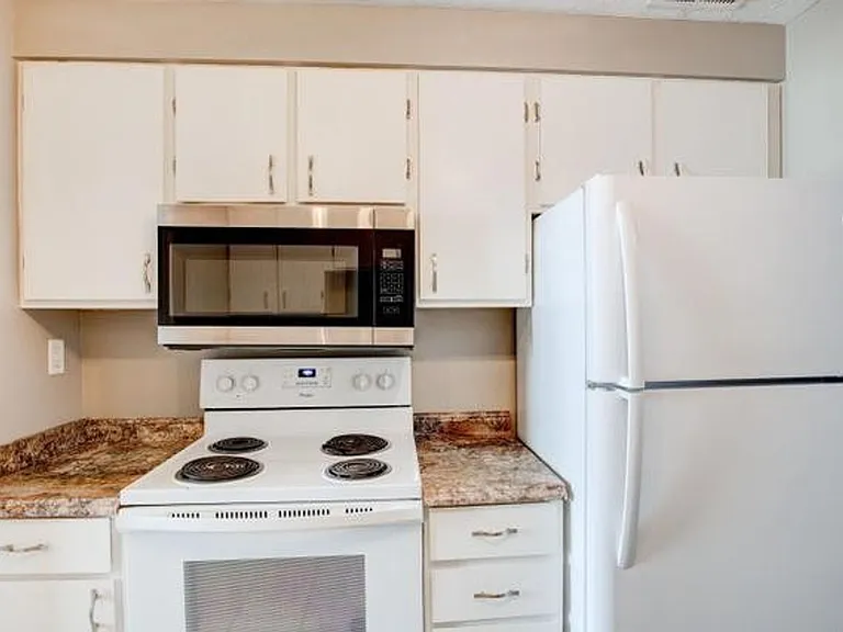 500 S 37th St #207 — Photo 9