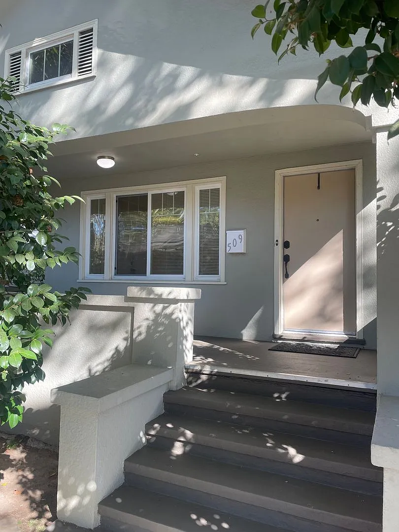 Single Family Home in Midtown w/Garage — Photo 1