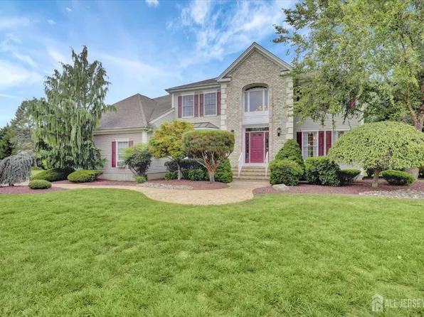 17 Chamberlin Ct, Cranbury, NJ 08512