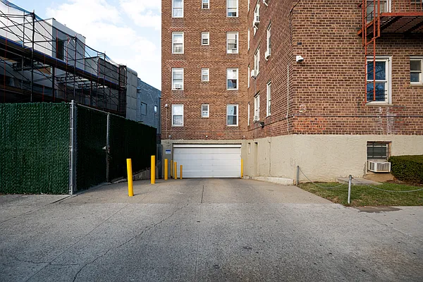 Sold by Compass | media 7