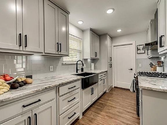 4th image of 566 Sun Valley Dr