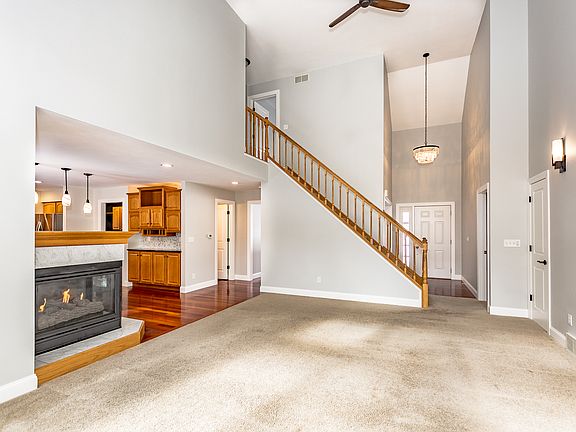 5th image of 1416 Goldfinch Ct NE
