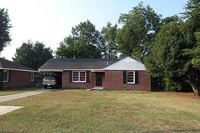 1st image of 1017 W Pecan St