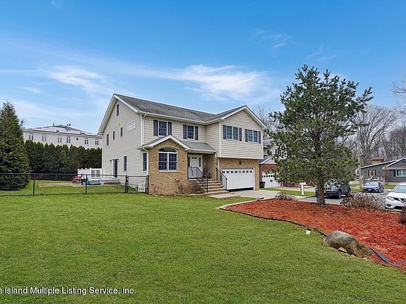 2nd image of 22 Ficarelle Dr