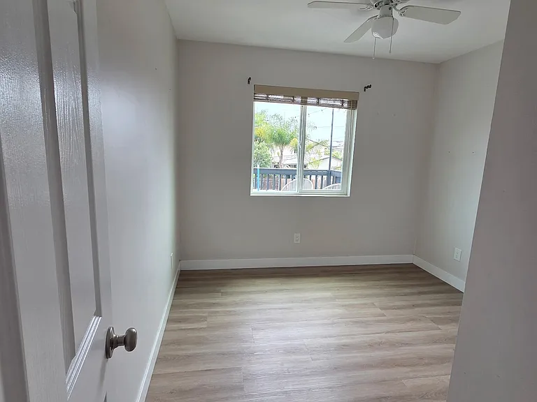 1656 Evergreen Ave #B — Photo 7