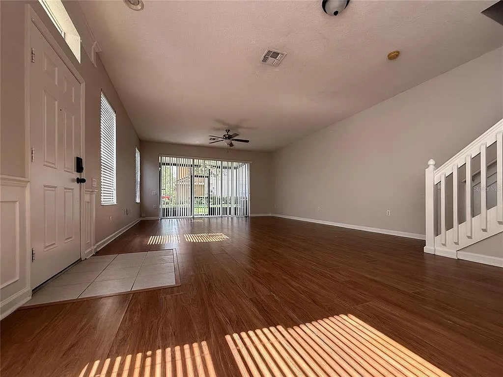3 bed, 2.5 bath, 1665 sqft, $2,300 — Photo 4