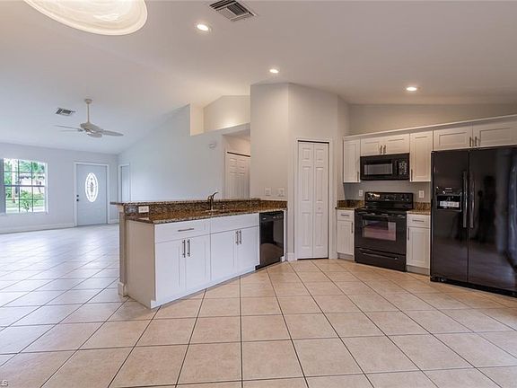 3rd image of 2065 Coral Point Dr