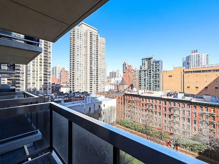 515 E 72nd St #7P — Photo 10