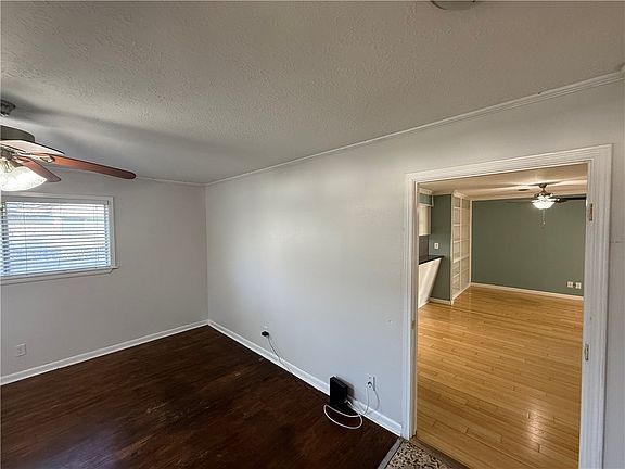 2nd image of 1011 Glade St